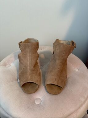 White House Black Market Tan Suede Open-Toe Ankle Sandals